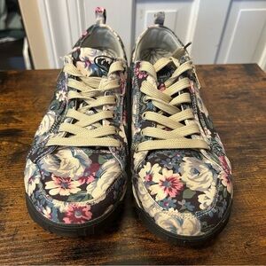 Like new Therafit tennis shoes. Womans size 10